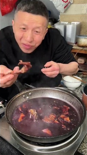 Crunching Chicken Feet: A Taste Adventure You Can't Miss