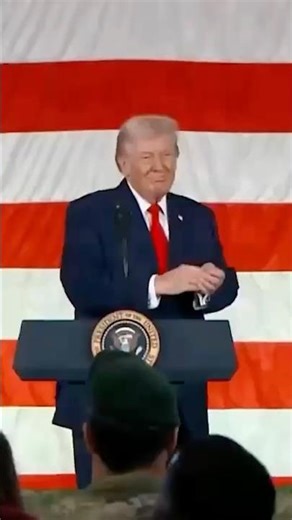 Tras su discurso en Fort Bragg, Trump termina con su baile característico. #Latinus