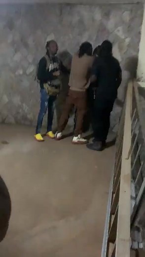 Singer Pallaso beating up Sitya Danger superstar Allien Skin #WhisperEyeNews #UgandaNews #viral #Uganda #viralvideo | Whisper Eye