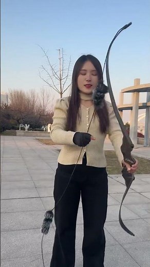 Do you like this Black Hunter recurve bow? #archery #outdoors #hunting #bowhunting #deer #arrow #fyp