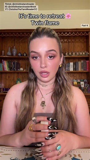 Christina The Tarot Reader ✨💜 (@christinatarotreader)’s video of Twin Flame