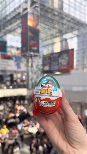 Yesterday, we got the chance to hang out at New York Comic Con with our friends at Funko! Some attendees at the booth had the opportunity to get a first look at the new Kinder Joy DC Funko toy collection and we’re so excited to give you a sneak peek! 💥 Which character are you most excited to discover in this collection? | Kinder