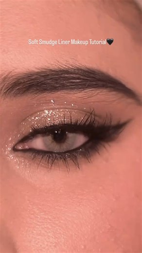 soft smudge liner makeup tutorial🖤 #eyemakeup#smokeyeye#softsmudgeliner#eyeliner#makeup#tutorial#fyp