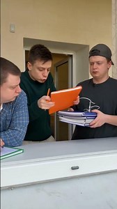 Когда доверили отнести тетради #мем #юмор #жиза