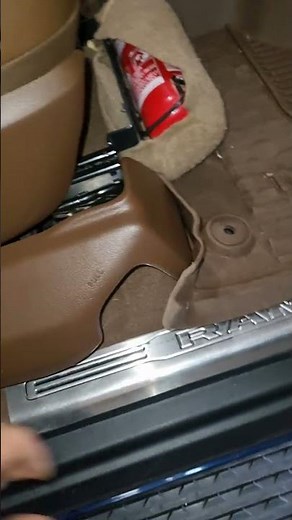 DODGE RAM - chave de roda e macaco , onde fica ??