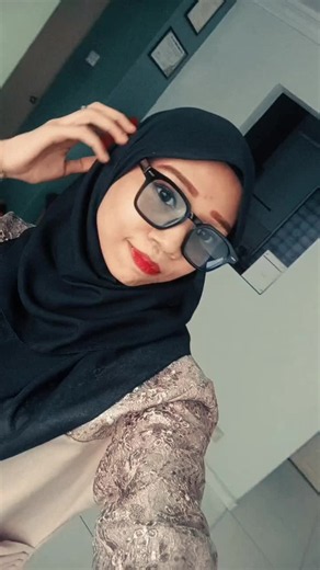 Jadi model ber-CLASS 🫣✨✨✨ tk cntik tkpe tp sy pndai dlm segala hal 😎 igt tu ✌🏻