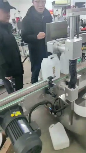 double side labeling machine #packingmachine #labelingmachine #labeling #selfadhesive #packing