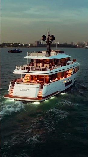 Luxury Super Yachts - Custom Line Navetta 30, comfort, safety and innovation - Ferretti Group