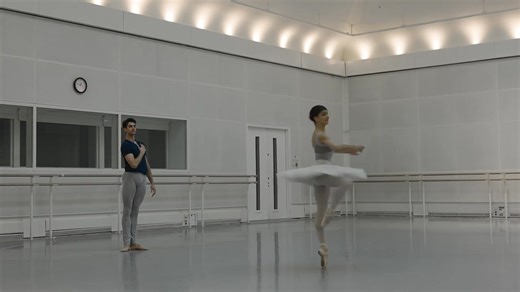 Mayara Magri and Reece Clarke dancing the coda from The Sugarplum Fairy Pas de Deux in The Nutcracker The Royal Ballet | Núcleo de Dança Carolina Cox