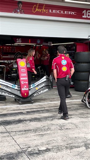 Box Ferrari F1 Lewis Hamilton GP Brasil #automobile #f1 #formula1 #racing #ferrari #lewishamilton