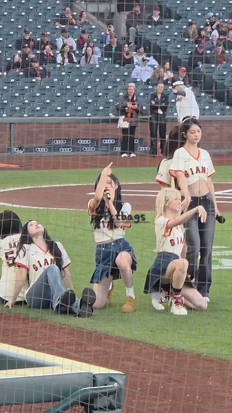 NMIXX performing Blue Valentine at the MLB game and the mics are so loud it sounds like they’re singing acapella😭😭😭