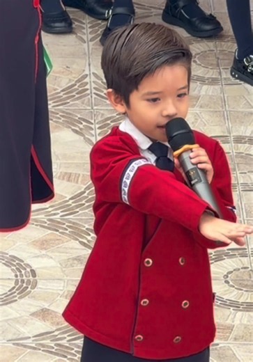 David dirigiendo el juramento a la bandera #maternidad #maternidadconile #school #hijo #colegio