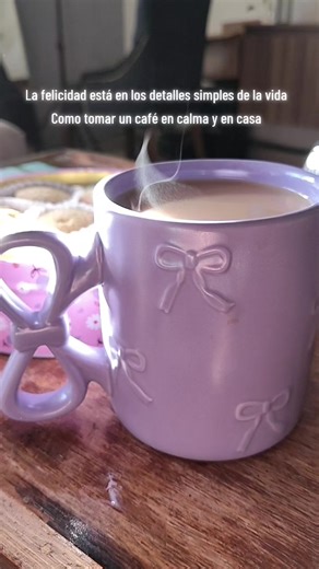 La felicidad está en los detalles simples de la vida Como tomar un café en calma y en casa