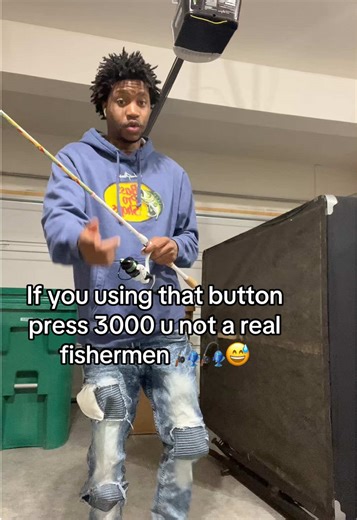 If you using that button press 3000 and not a spinning reel you not a real fishermen 🤷🏽‍♂️🎣 #ajillatv309 #ogblugigi #fishing #fishinglife #fishingtiktoks @Aye.its.layne