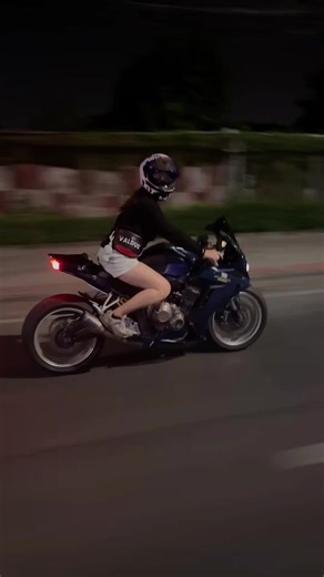 สเป็คขี่รถบิ๊กไบค์สำหรับผู้หญิง