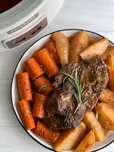 Slow Cooker Beef Pot Roast | Food Dolls