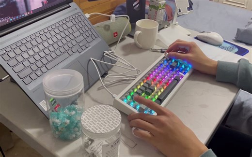 佐亚GMK67开箱 ￥200三模gasket热插拔RGB套件 完美下车