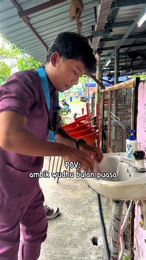 Sambil Menyelam Minum Air: Live Aquarium Session