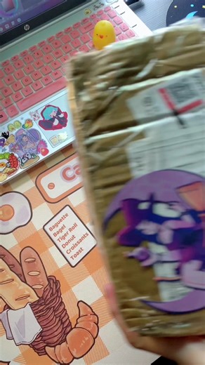 Surprise! :D ✨ Now our sweet little chick La Pipa is in Keychains forms and Marceline Keychains are back in the shop! 💖 Just look how cute everything looks ;O; 💖💖 #keychains #keychaincollection #marcelinethevampirequeen #artshop #marceline #adventuretime #cutechick