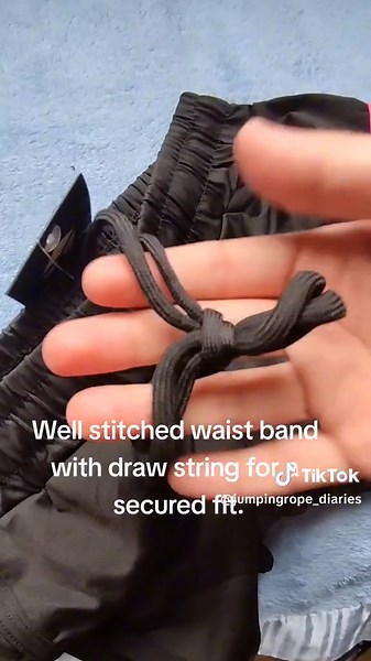 Compression gym shorts for all types of workout. Recommended for running, biking, swinming, jumping and other exercises. #workoutshorts #gymshorts #runningshorts #longervideos #compressionshorts #shortswomen