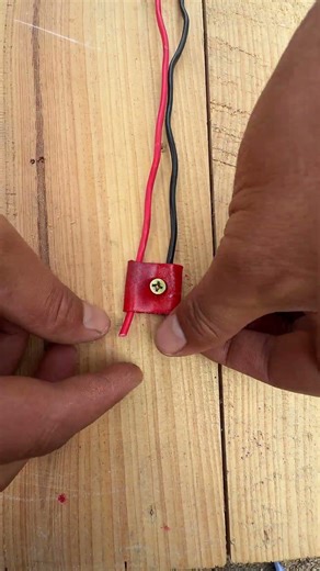 No More Wire Fixing Worries, This Green Clamp Helps!