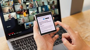 Mindone: Quadratisches KI-Smartphone mit Gratis-Internet für KI-Tools