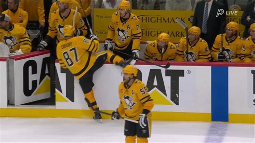HELLOO??? SID LEANING INTO GENO'S ARMS