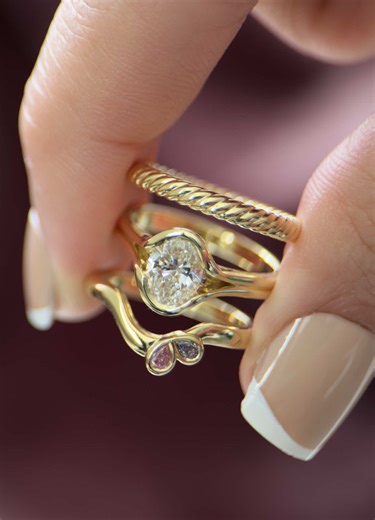 When every detail aligns. 🩵🩷 Fluid lines, elegant proportions, and the unmistakable rarity of a Blue diamond and an Argyle Pink Diamond™. Designed to be worn together, crafted to be truly exceptional. Visit us to create a ring stack that is uniquely yours. 📍 Visit our Perth or Adelaide showrooms — we’re open 7 days 💬 Book an appointment or send us a message to start your bespoke piece today. 🌏 www.solidgold.com.au/argyle-pink-diamonds.html . . . #bluediamond #argylepinkdiamonds #pinkdiamond