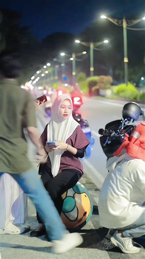 pretty girls auto panicked, cover head #prank #funny #laugh #trending #shorts