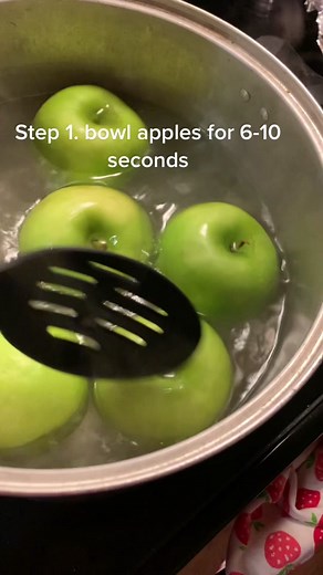 how i make my candy apples 💕 #candyapples #tutorials #candyappletutorial #sweet #fypシ #tasty #strawberryflavor