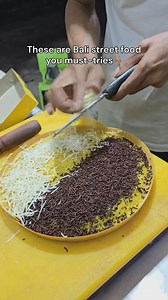 These Bali street foods are super cheap, tasty, and full of flavour!Want the full foodie list? read here 👉🏻 https://balibuddies.com/street-foods-every-traveler-to-bali-must-try/ | Bali Buddies