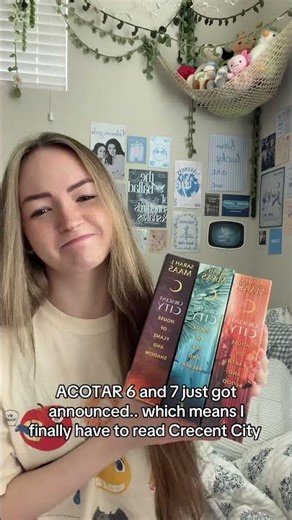 Why can’t I get myself to read them 😭😭 #acotar #acourtofthornsandroses #booktube #sjm #fyp