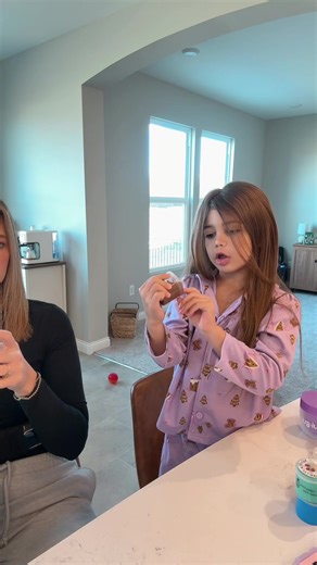 My girl loves her slime #fyp #bestie #momtok