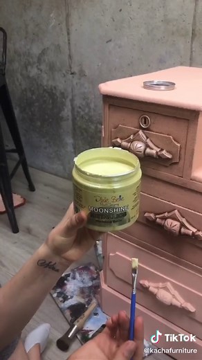 Step by step tutorial available on my YouTube channel Kacha #chalkpaint #furnitureartist #furnitureflip #fyp #foryoupage @dixiebellepaintco
