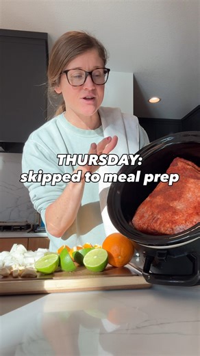 🚨 Download my FREE 2-Week Workout Meal Plan! https://therealfooddietitians.com/2-week-healthy-meal-plan-12/ ⭐ Huge thanks to @minnesotapork for sponsoring this challenge and making it possible to share all of this with you for FREE! #ad This 2-week challenge is extra special because it includes a full 2-week meal plan grocery list from @therealfooddietitians packed with simple, healthy meals that make fueling your body stress-free. Here’s a peek at the weekly workout split (flexible for YOUR sc