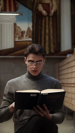 Man reading a book - video Dailymotion