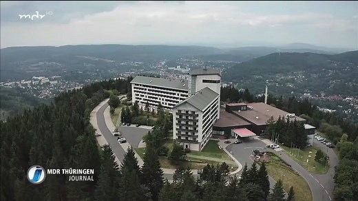Ein Hotel für Bauern aus der DDR - zu diesem Zweck wurde das imposante Bauwerk auf den 746 Meter hohern Ringberg gepflanzt. Vierzig Jahre später ist das Ringberg Hotel in Suhl besonders bei Wanderern und Familien beliebt. | MDR Thüringen