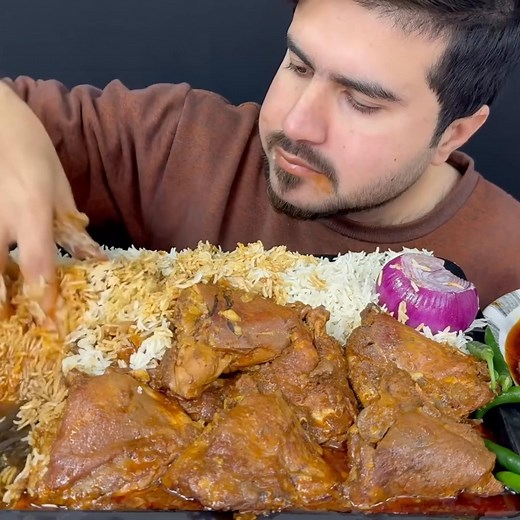 831K views · 10K reactions | ASMR Eating Spicy Chicken Thai Curry+Chicken Liver Gizzard Curry with Rice+Raw Onion+Green Chilli Part 4 | Rfeating Asmr | Facebook