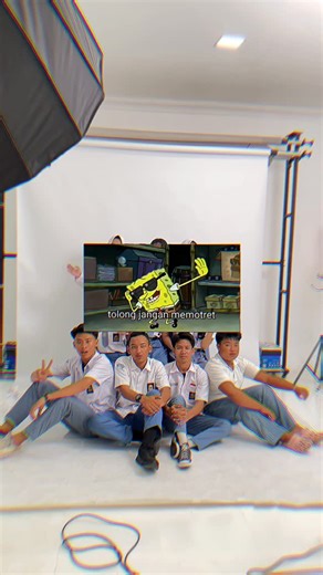 Motio N Arc on Instagram: "Ajak temen2 km foto grup di @motionarcstudio cuma 25k aja 😍🫶🏻 #fyp #trending #grup"