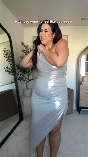 BONNIE WYRICK on Instagram: "I hope 2026 is the year you decide to leap. That you take the chance and choose you. Take that first step. My movement journey has changed my life. I feel stronger, more confident, and it’s helped me feel grounded as my body has changed in this pregnancy. I went from couch to marathon,and accomplished things I never thought I could do. Who is with me for 2026? Say plan and I’ll send your my midsize workout must haves and details on my running plan! #slowrunner #marat