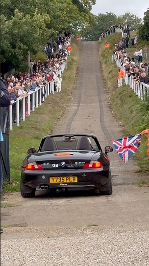 BMW Z3 Roadster 3.0 Litre takes on the test hill at Brooklands Museum!