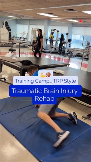 🏈 Training camp… TRP style! It’s football season & Travis is in training camp of his own 💪 After sustaining a traumatic brain injury from a long boarding accident, he’s shown what it truly means to live beyond your diagnosis. 💪 From floor transfers that build total-body control, to pull-ups for grip and strength, and stair training that showcases just how far he’s come… Every rep is a reflection of hard work, grit & purpose! 🗣️His message to others: ”You have to want it more than anything. Y