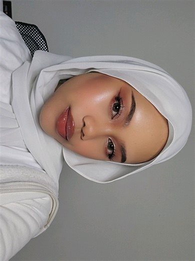 Detailed Pretty Makeup Tutorial for Glam Looks