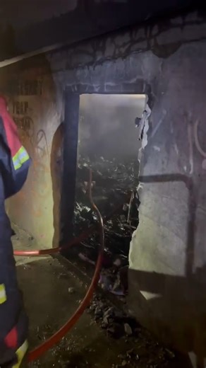 คืบหน้าเพิ่มเติม กรณีไฟไหม้กองขยะ ใต้สะพานข้ามแยกโบสถ์แม่พระ สามารถควบคุมเอาไว้ได้ ส่วนการจราจรรอบทางแยก เส้นทางอโศกดินแดง ติดขัดมาก เนื่องจากขณะเกิดเหตุจำเป็นต้องปิดจราจร ให้จนท.ปฏิบัติงาน และเพื่อความปลอดภัยของปชช.ด้วย #ไฟไหม้ #แยกโบสถ์แม่พระ Update 22.00 น. ล่าสุดรถจากแยกพระราม 9 ไปอนุสาวรีย์ฯ เปิดเส้นทางให้วิ่งได้ แต่กลับกัน จากใต้ด่วนดินแดงไป พระราม9 ยังปิดเส้นทางอยู่ ขอบคุณ @บางกะปิ 1 ศูนย์วิทยุพระราม199 | FM91 Trafficpro