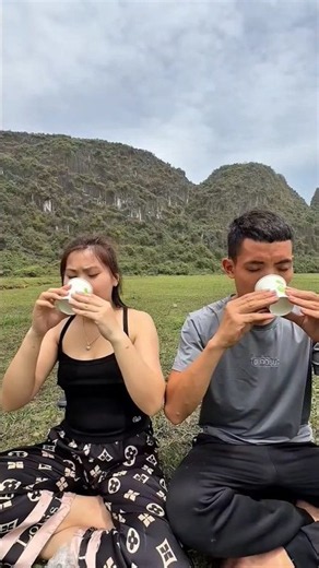How to drink water safely in the forest. #shorts#survival#forest#camping#bushcraft#funny