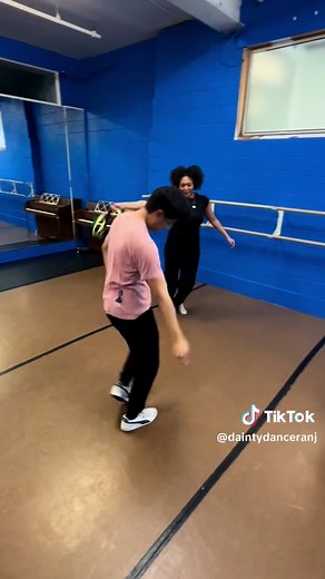 Soca dance class recap✨ the vibes were on another level!! I’m a day late but happy birthday to my fave @Kes 🥳 Thank you @Natasha for capturing everything🩷 #soca #socaclass #danceclass #dance #toronto #torontodance #daintydanceranj #anjalisingh #socadance #miracle #kes #kestheband #toronto #canada #torontosoca