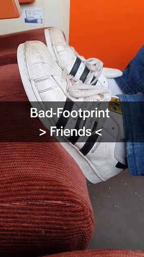 Bad-Footsteps: Lustige Sneakersituation