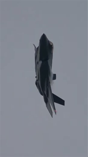 【なんだこりゃ！？】謎機動出た！！小松基地航空祭でF-35が見せた変な機動！なにこれなにこれ！？