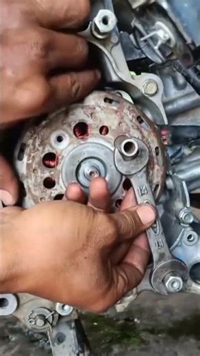 "Install Flywheel Without Special Tools! 30-Second Mechanic Hack "#FlywheelInstall #MechanicHack