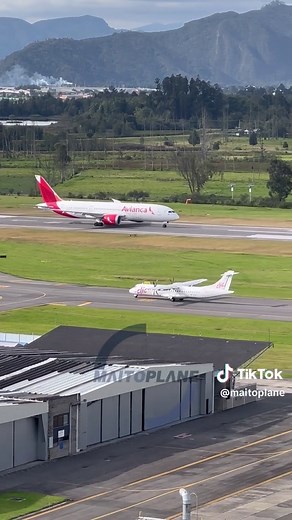 Despegue de Boeing 787-8 de Avianca rumbo a Barcelona